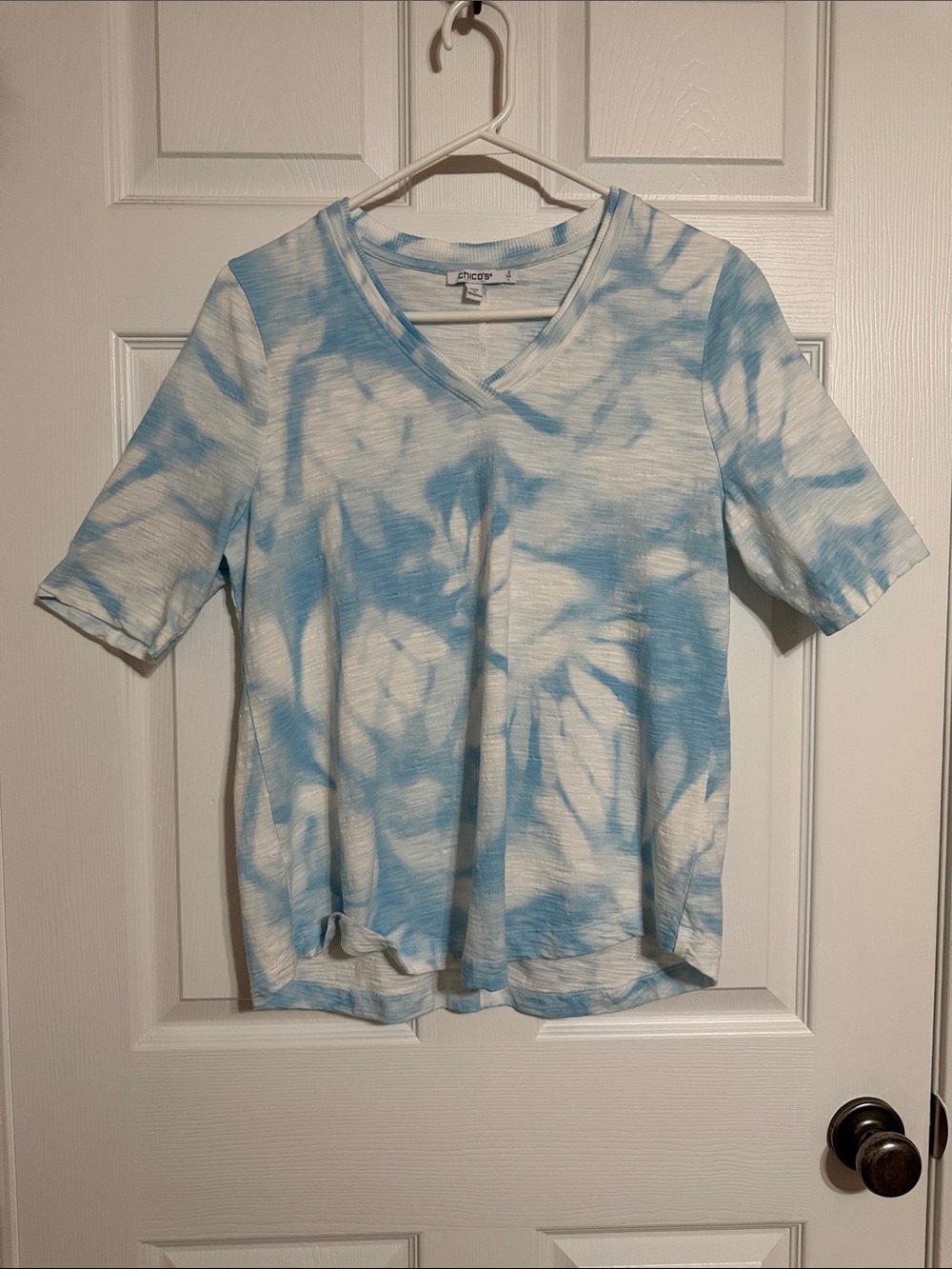 Chico's Light Blue and White Tie-Dye V-Neck Tee
